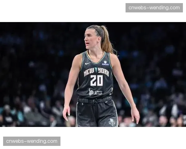 特写:萨布丽娜-约内斯库在训练馆加练500记三分 特写:萨布丽娜-约内斯库在训练馆加练500记三分